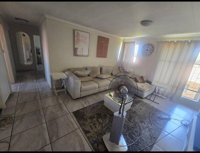 3 BEDROOM APARTMENT FOR SALE IN VANDERBIJLPARK SE 3